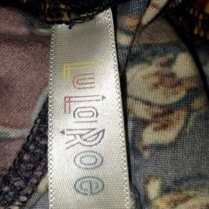 Lularoe  2 leggings Tall and curvy and size 6 dres